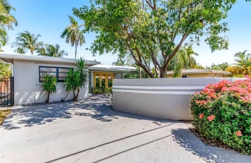 Bel Air House | Bay Breezes is a waterfront home in a gated community minutes from the beach.