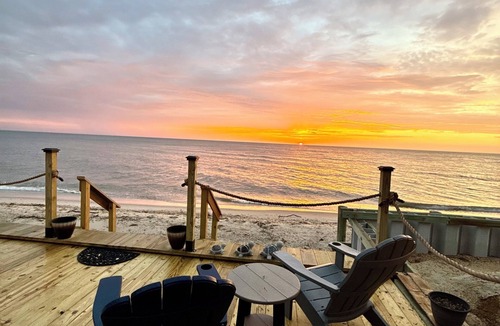 Point Lookout Cottage | 𝑩𝑨𝒀 𝑺𝑰𝑫𝑬 𝑹𝑬𝑻𝑹𝑬𝑨𝑻, ON THE SANDS OF THE 𝐂𝐇𝐄𝐒𝐀𝐏𝐄𝐀𝐊𝐄 𝐁𝐀𝐘