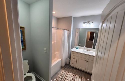 Northwest House | Bay Vacation Room Rental steps to Chicks Beach sand!