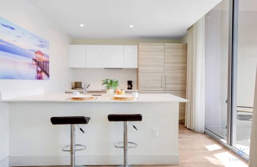 Hollywood Apartment | Bay View|Balcony|Amazing Pool|Hollywood Beach