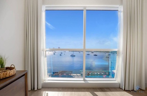 Hollywood Apartment | Bay View|Balcony|Amazing Pool|Hollywood Beach