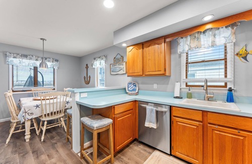 Shawcrest House | Bay View Escape at Shawcrest Marina - Sleeps 20