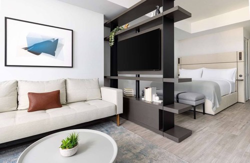 Downtown Miami Hotel | Bay View Studio Suite with King Bed at The Elser Hotel Miami