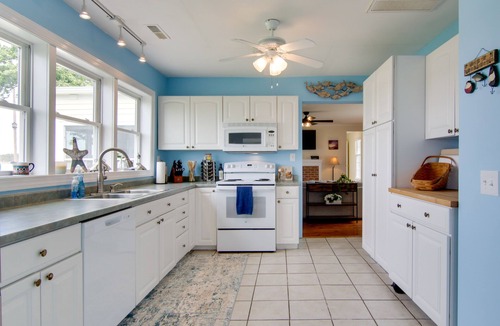 Madison House | Bay Views & Fire Pit: Taylor’s Island Retreat