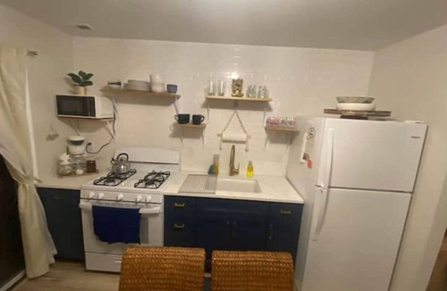 Villas Cottage | BAYDREAMER is a cozy cottage close to the water and pet friendly