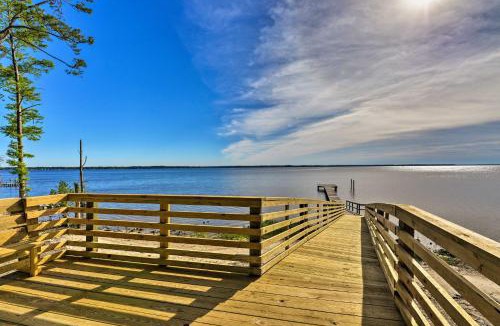 Chocowinity House | Bayfront Blounts Creek Home: Private Beach + Dock!