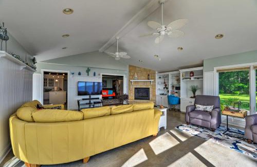 Chocowinity House | Bayfront Blounts Creek Home: Private Beach + Dock!