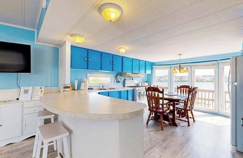 Montego Bay House | Bayfront mobile home with private dock, shared pools, & tennis court