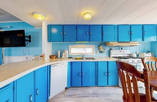 Montego Bay House | Bayfront mobile home with private dock, shared pools, & tennis court