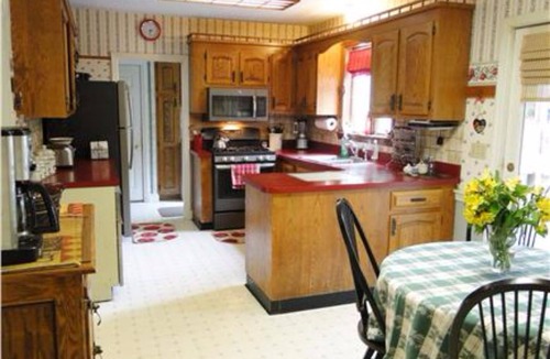East Dennis House | 'Bayside' 2 story Colonial with Guest Quarters & Central Air