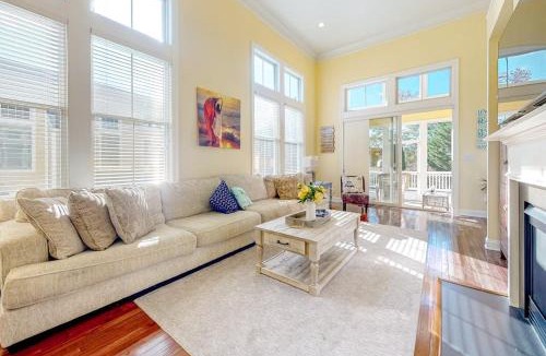 The Commons House | Bayside Resort - 36288 Sunflower Blvd