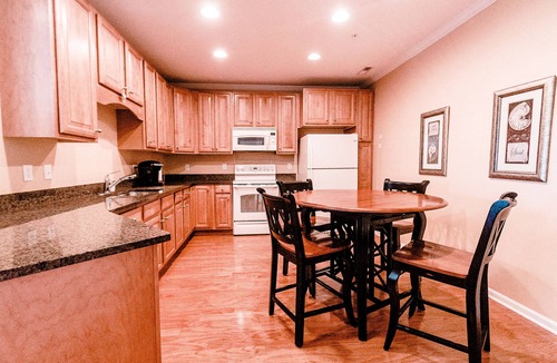 Sun Ridge Condo | Bayside Resort Condo next to Sunridge Pool!