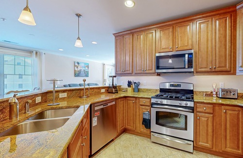 Sun Ridge Condo | Bayside Resort condo w/shared pools, hot tub, sauna & tennis courts