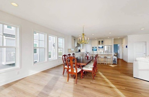 Bayside House | Bayside Resort house w/pools, athletic courts, on-site golf, & shuttle access
