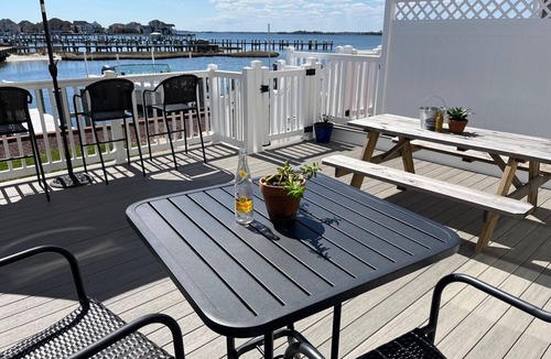 Caine Woods House | BAYSIDE TOWNHOME IDEAL LOCATION WALK TO BEACHES/FENWICK BOARDS/LINENS INCLUDED