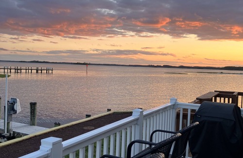 Caine Woods House | BAYSIDE TOWNHOME IDEAL LOCATION WALK TO BEACHES/FENWICK BOARDS/LINENS INCLUDED