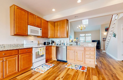 Selbyville House | Bayview Landing dog-friendly townhouse with patio, AC, & pool access