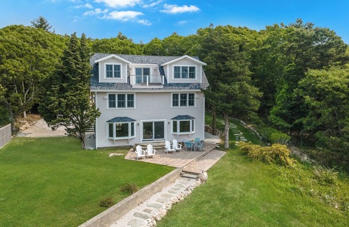 Wareham House | BAYVIEW New! 3BR/3 FB Sandy Beachfront Oasis w/views over Buzzards Bay to Cape!