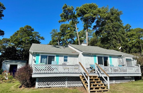 Reedville House | BayWatch: Chesapeake Bayfront Retreat with a Small Private Beach. Dog Friendly.