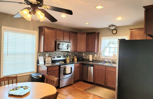 Colonial Beach Cottage | Beach Access Cottage ~ Come Enjoy The Beach Life, Walk to The Beach and Grilling