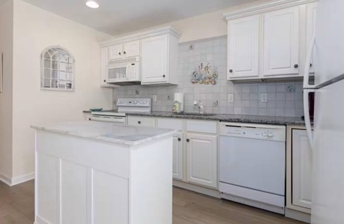 Wildwood Condo | Beach and Ocean View - 3 bedroom condo in Wildwood