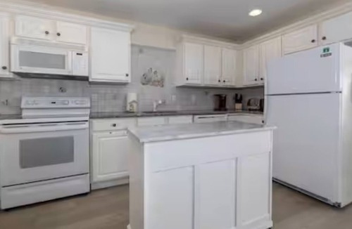 Wildwood Condo | Beach and Ocean View - 3 bedroom condo in Wildwood