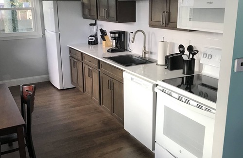 North Cape May House | Beach Bliss: 3 Roku Smart TV's, WIFI, Only Blocks From The Bay