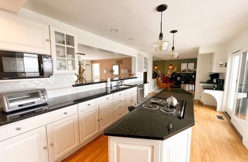 Villas House | Beach Front, Stunning Views, Pet Friendly, Professionally Decorated, WOW