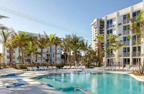 Lauderdale-by-the-Sea Hotel | Beach Getaway w/2 Relaxing Units! Outdoor activities, Near Bay View Drive Park!