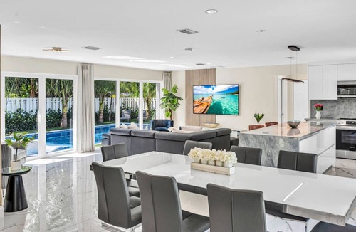 Highland Garden House | Beach Getaway: Stylish Home with private Pool