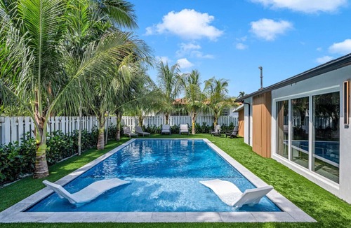 Highland Garden House | Beach Getaway: Stylish Home with private Pool