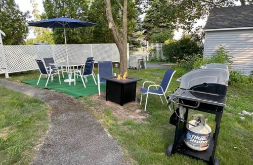 Hyannis House | Beach, harbor, ferry & food-Prime Hyannis location