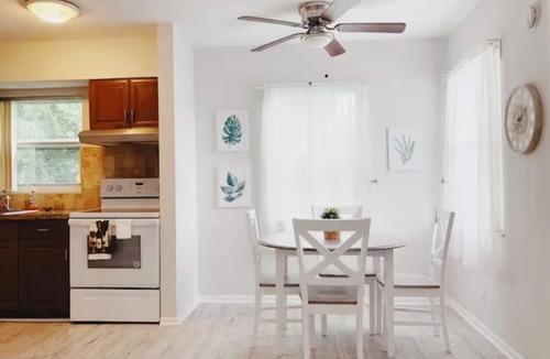 Deerfield Beach Apartment | Beach Haven 1 BD + Florida Room steps from Ocean