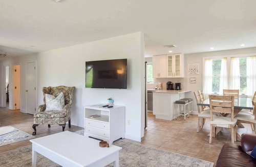 North Eastham House | Beach House Short Walk to Kingsbury Beach!