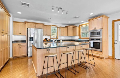 Willoughby Spit House | Beach house w/BBQ, Jacuzzi & fire pit