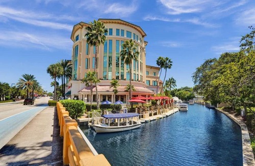 Hendricks and Venice Isles Apartment | Beach Isles Modern Studio Apartment in Fort Lauderdale with Patio