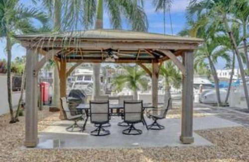Hendricks and Venice Isles Apartment | Beach Isles Modern Studio Apartment in Fort Lauderdale