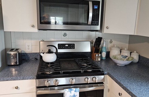 Selbyville House | Beach living on a canal, pool, fishing, minutes to Fenwick beaches- shops-dining