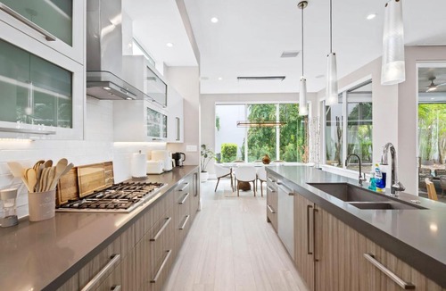 Dolphin Isles House | Beach next door Las Olas only 10 min away