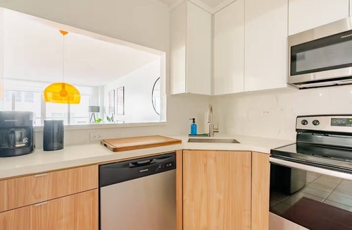 Mid Beach Apartment | Beach Oasis w/Balcony, Pool, Gym - Elevator to Beach