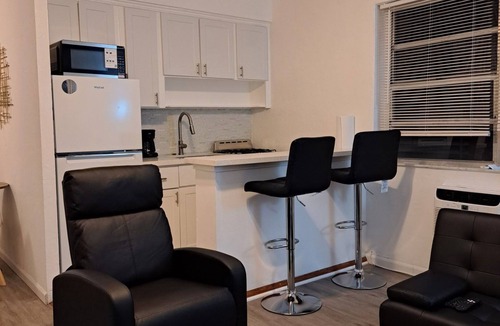Surfside Apartment | Beach Paradise -Historic Renovated Property - Nice Views - Amazing Corner