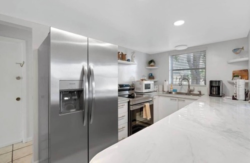Deerfield Beach House | BEACH PARADISE - Family Fun Beach Home Large 2 Bedroom, Big Terrace, walk to Beaches, Restaurants & shops. pets ok "Close to FAU"