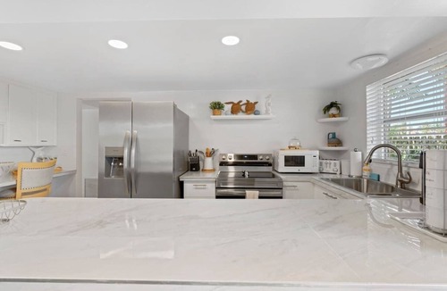 Deerfield Beach House | BEACH PARADISE - Family Fun Beach Home Large 2 Bedroom, Big Terrace, walk to Beaches, Restaurants & shops. pets ok "Close to FAU"