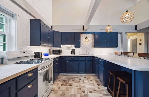 Newbury House | Beach Plum Cottage | Walk to Beach | Deck