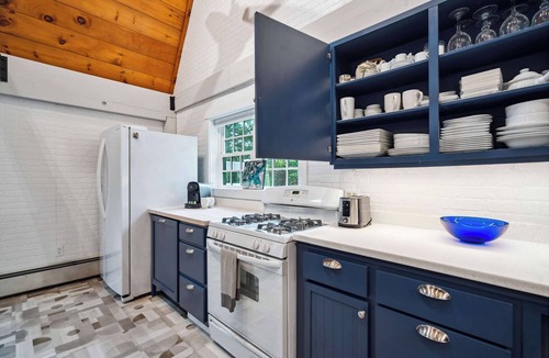 Newbury House | Beach Plum Cottage | Walk to Beach | Deck
