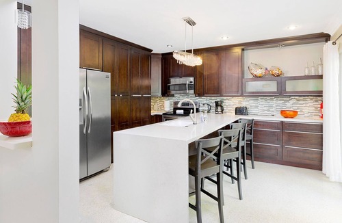 Lauderdale-by-the-Sea House | Beach Resort Getaway with Jacuzzi and Heated Pool