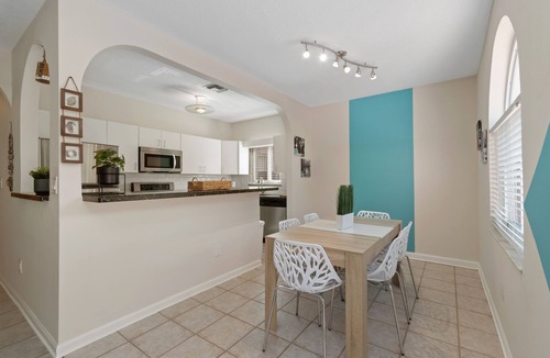 Downtown Hollywood House | Beach Retreat★ 1 block from downtown ★beach& Shops