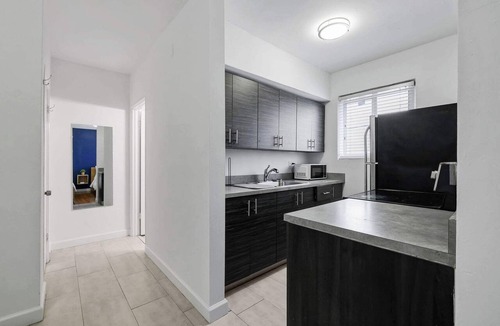 North Beach Apartment | Beach Retreat Modern Sunny Studio | Steps to Sand