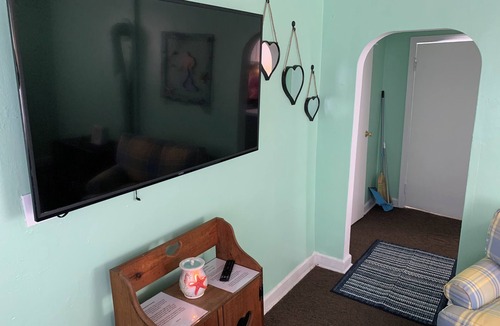 Bayview Apartment | Beach Side Studio #1 - Pet Friendly, WiFi, Off-Street Parking, Large Smart TV
