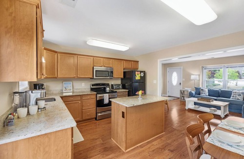 Villas House | Beaches at the Bay, 2 Blocks to the Beach, pet friendly